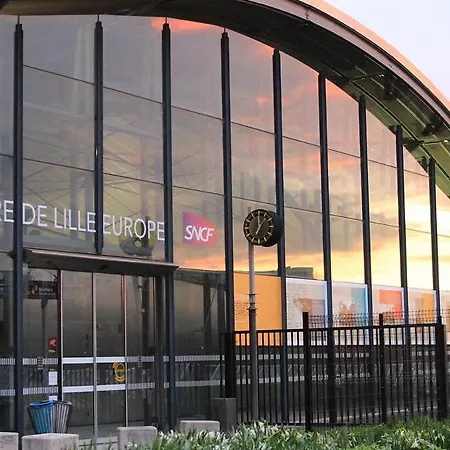 Proche Metro & Commerces *